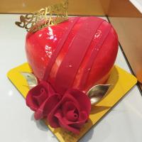 کیک هدیه قلب قرمز