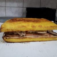 ساندویچ پپرونی (نان مخصوص)