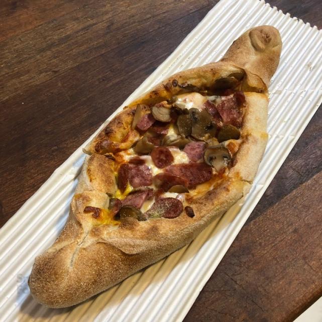 پیتزا کایاک سوسیس شکاری