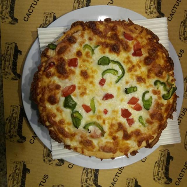 پیتزا فلفل سبز و پنیر