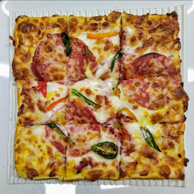 پیتزا پپرونی ایتالیایی