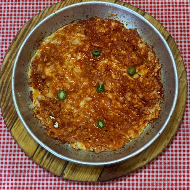 سه عدد تخم مرغ