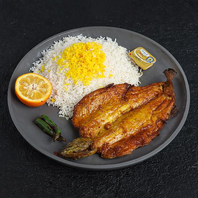 چلو ماهی قزل آلا سرخ شده (ظرف مایکروفری)