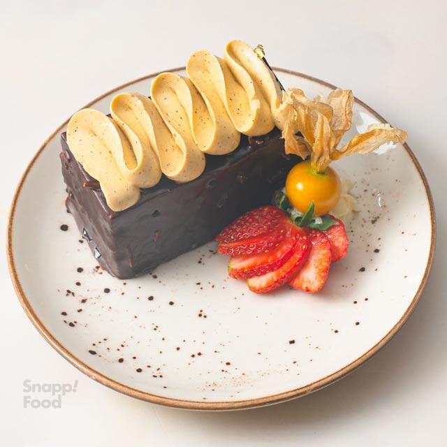 کیک شکلاتی (یک اسلایس)