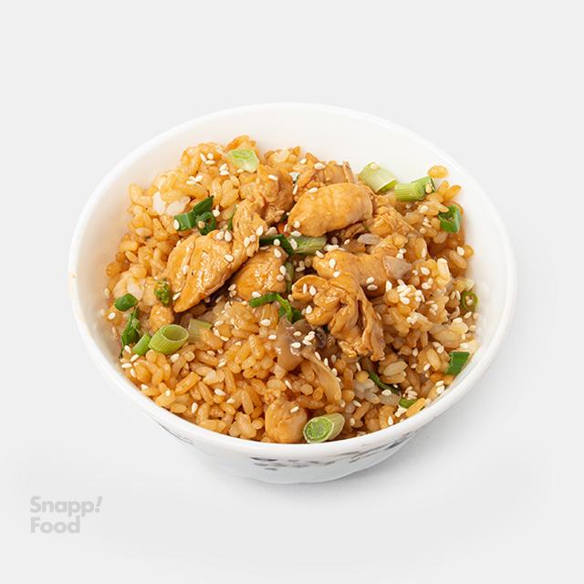 (۶۷) برنج چینی سرخ شده با سبزیجات و مرغ 
